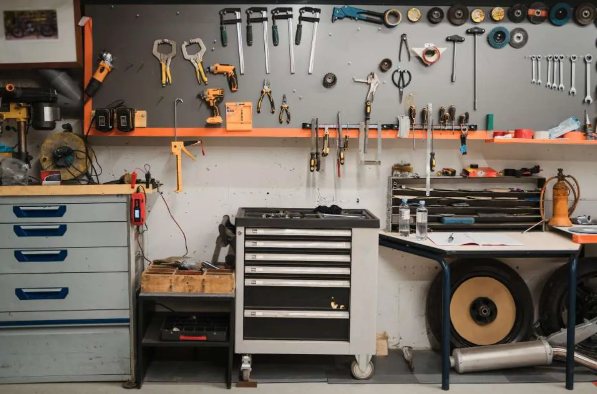 How Workshop Storage Improves Organisation and Safety in Workspaces