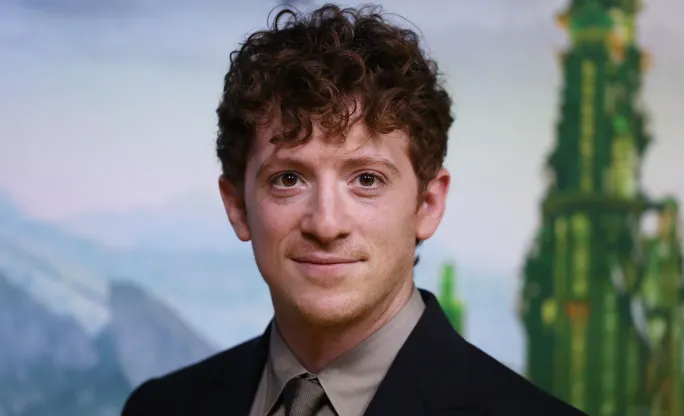 Ethan Slater Height, Age, Net Worth, Relationship, Career, Family & More